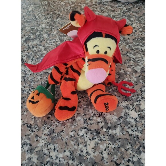 Vintage Retired Disney Store "Devil Tigger" Halloween Tigger Plush 2000 NWT - Picture 1 of 5